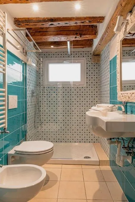 Apartment Casa Leone- Cozy And Central Flat In Venice Italy