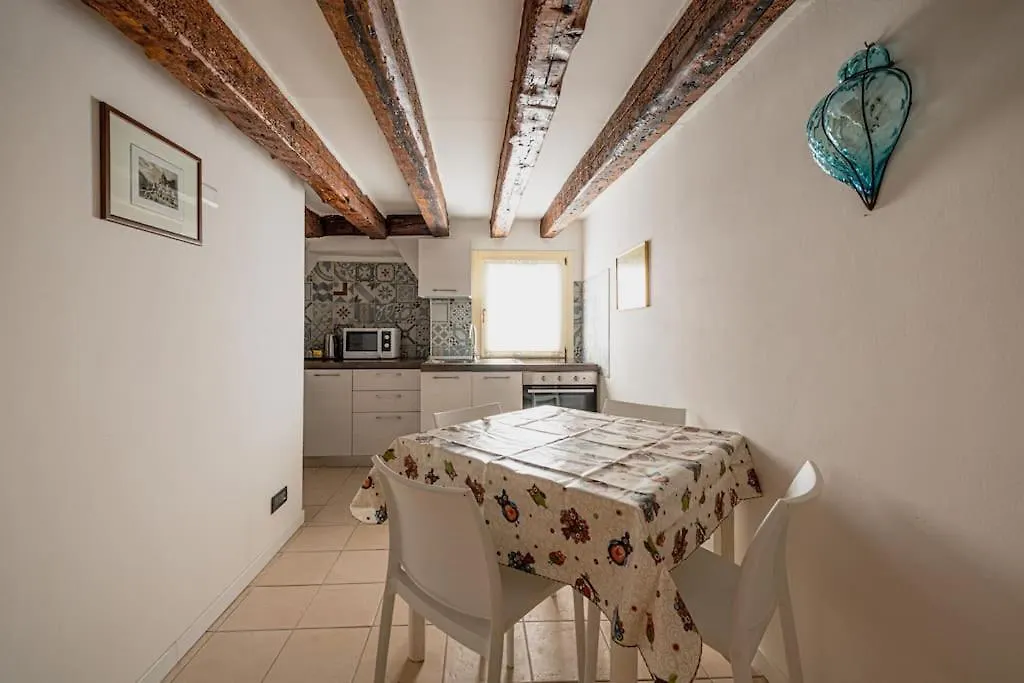 Apartment Casa Leone- Cozy And Central Flat In Venice Italy